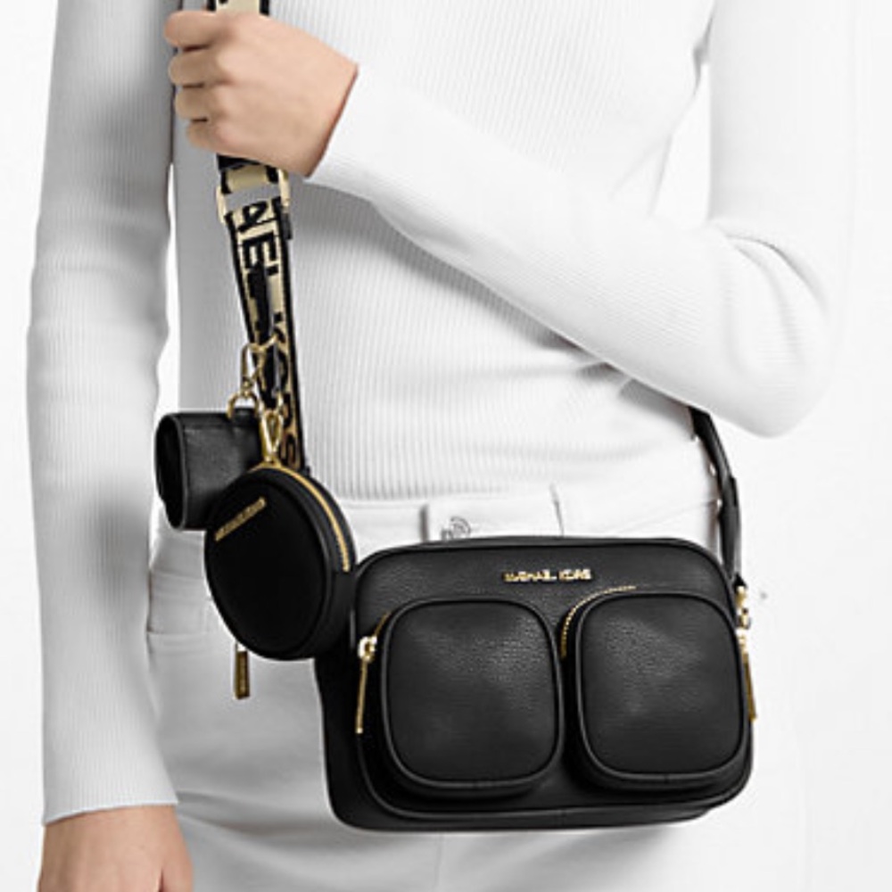 Michael Kors Jet Set Md Leather Crossbody Bag with Case Apple Airpods Pro®
Black - Picture 2 of 16